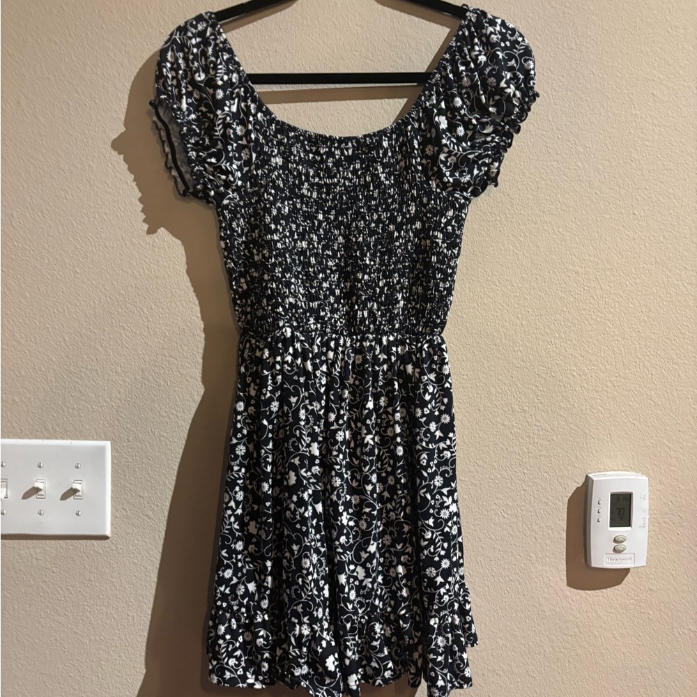 UO Tessie Floral Smocked Mini Dress Medium - Picture 3 of 9